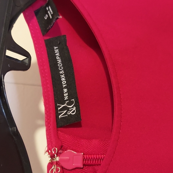 New York & Company Fuchsia Puff Sleeved Jumpsuit Size Small - Picture 8 of 12